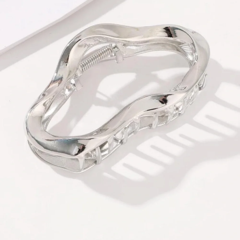 1pc Plain Hollow Metal Hair Claw , Internal Texture Is Random)